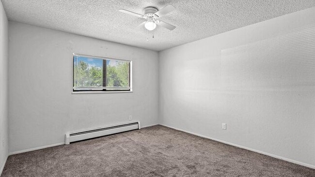 Building Photo - Affordable 2 Bed 1 Bath Apartment! Great location!!