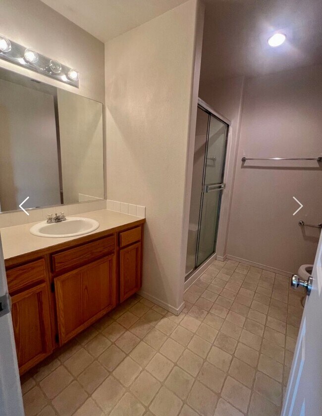 Building Photo - 3 bed 3.5 bath Townhome on Rd 68