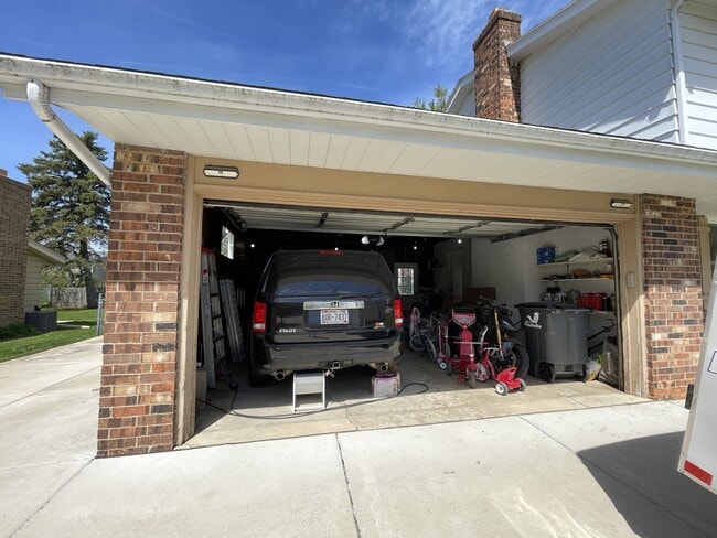 Building Photo - 1708 Howlett Ln
