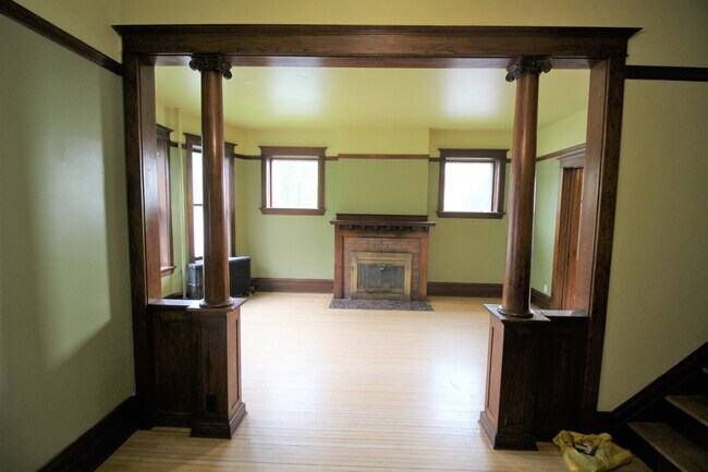 Living Room - 2032 Jefferson St