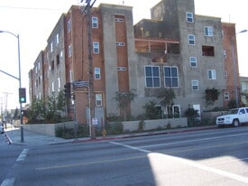 Building Photo - Maya Townhomes