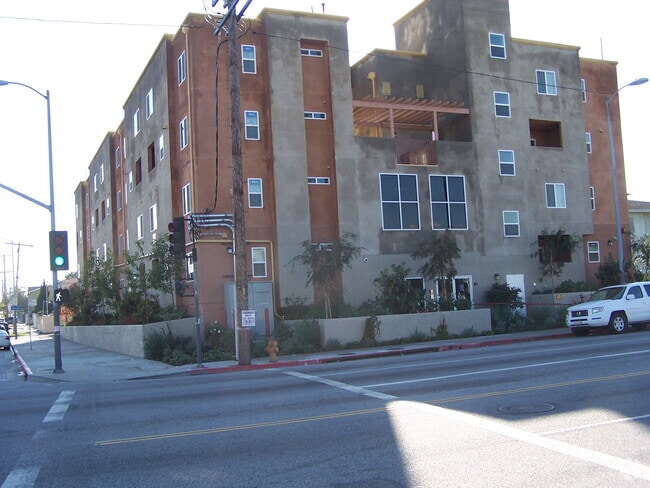 Building Photo - Maya Townhomes