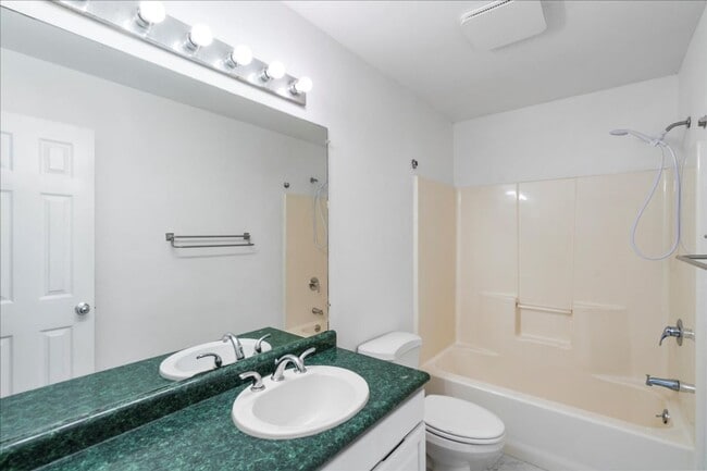Building Photo - 3 Bed/ 2.5 Bath Two-Story Home with Yard and Garage