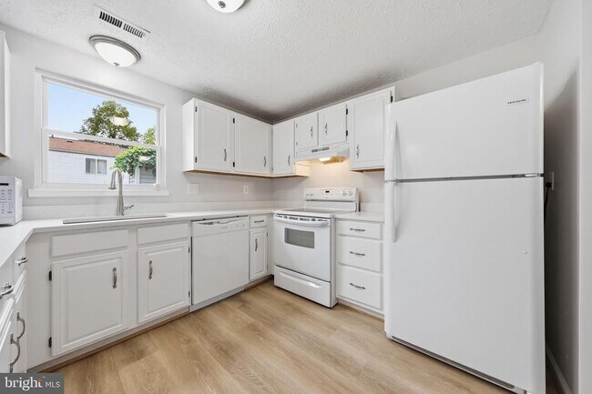 Building Photo - 6711 Kernel Ct