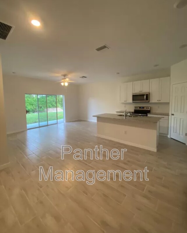 Building Photo - 1062 San Cristobal Ave