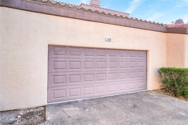 Building Photo - 5250 S Rainbow Blvd