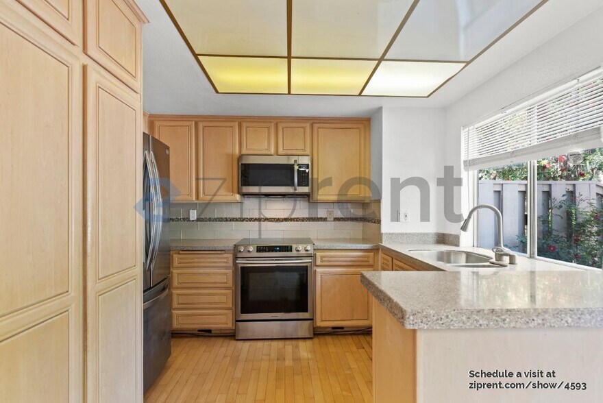 Building Photo - 11051 Firethorne Dr