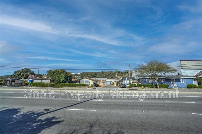 Building Photo - 23830 Newhall Ave