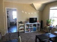 Building Photo - AVAILABLE JUNE - 2 BED 1 BATH