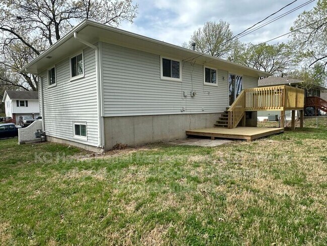 Building Photo - 5012 Powell Ave