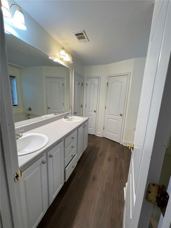 Building Photo - 166 Cove Hill