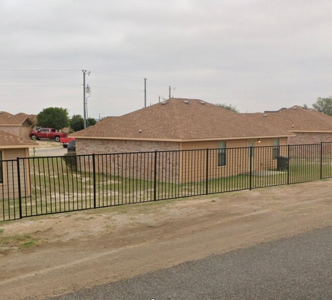 Building Photo - 108 Round Rock Dr