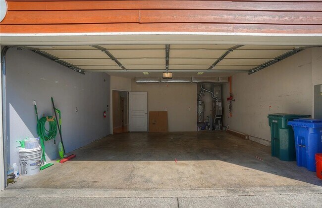 Building Photo - 2357 Yakima Ct