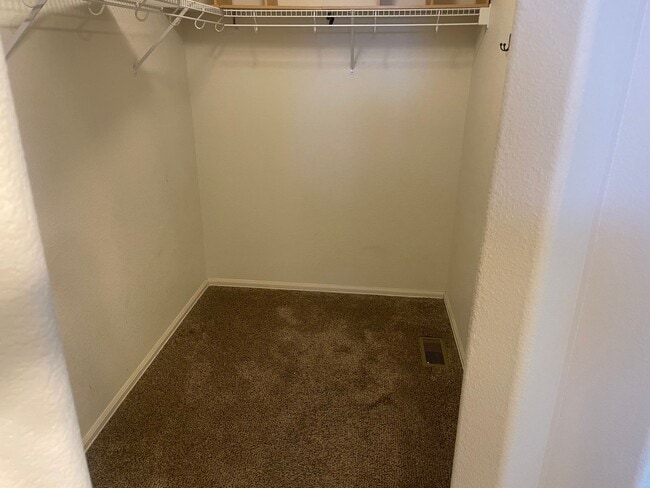 Building Photo - Charming 2BD/2.5BA Townhome with Attached ...