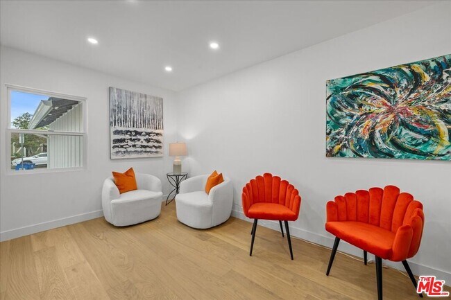 Building Photo - 5815 Saloma Ave