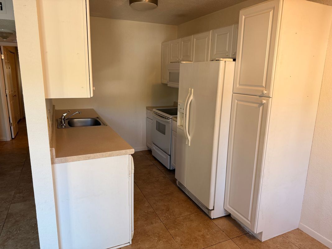 Building Photo - 4613 Bayshore Dr