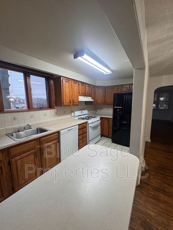 Building Photo - 575 S 4th St