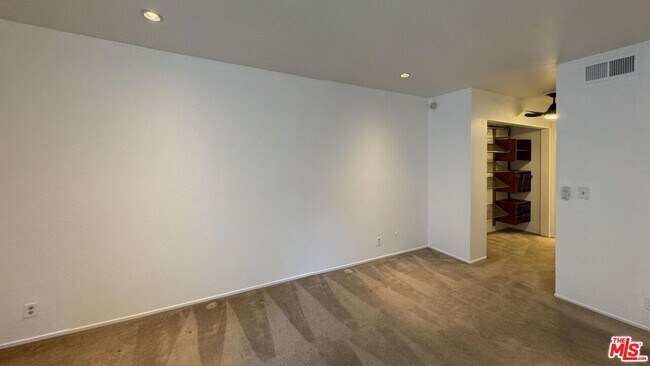 Building Photo - 1134 Alta Loma Rd