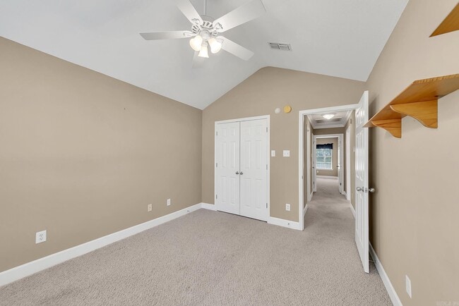 Building Photo - 25 Willow Dr