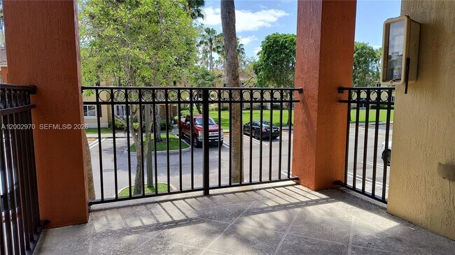 Building Photo - 985 NE 34th Ave