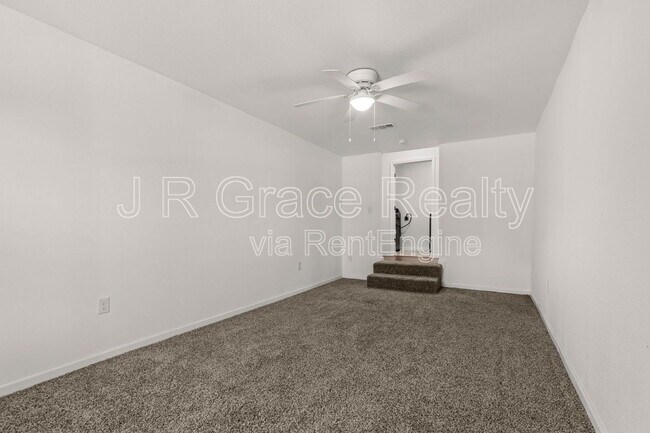 Building Photo - 2317 Maple Ave