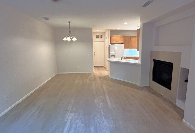 Building Photo - 2 Bedrooms/ 3 Bathrooms