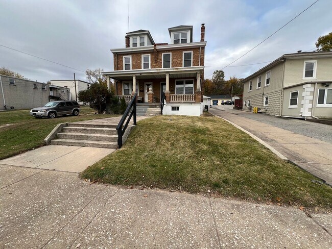 Primary Photo - 955 E Main St