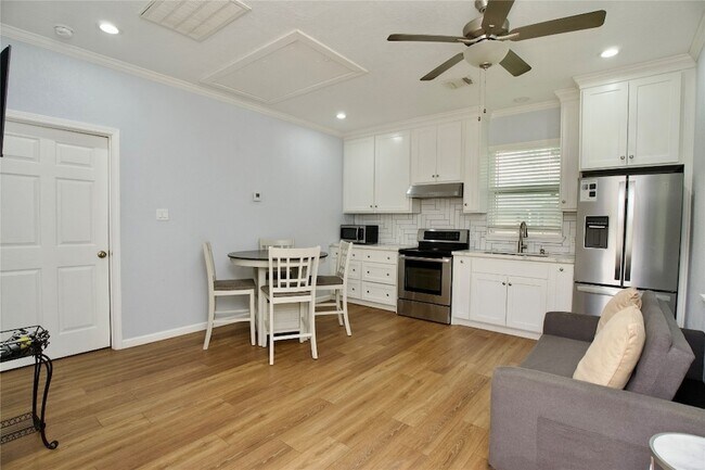 Building Photo - 3710 Yellowstone Blvd