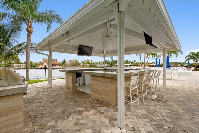 Building Photo - 6207 Bay Club Dr