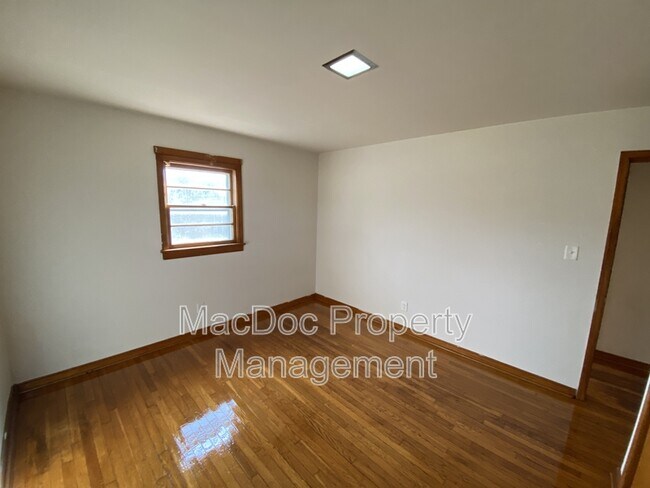 Building Photo - 10514 Robert E. Lee Drive