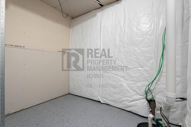 Building Photo - 16893 Madison Cir