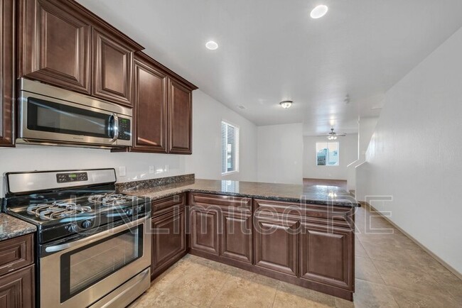 Building Photo - 2805 S Flagstone Ln