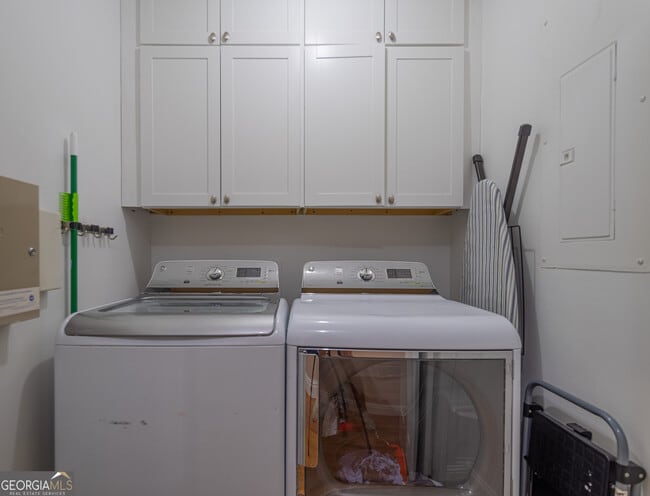 Building Photo - 15 Falcon Dr