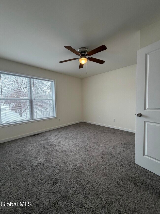 Building Photo - 36 Vly Rd