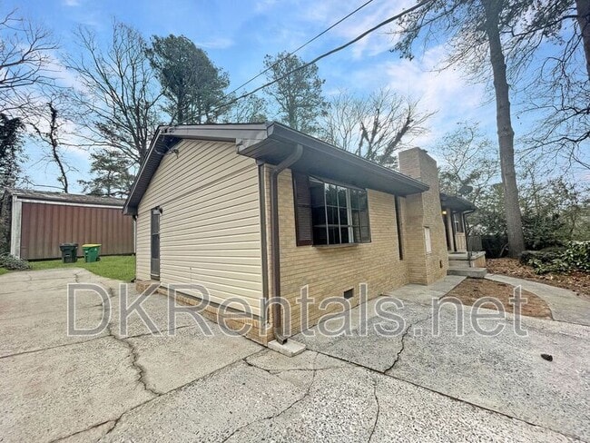 Building Photo - 481 Virginia Pl SE