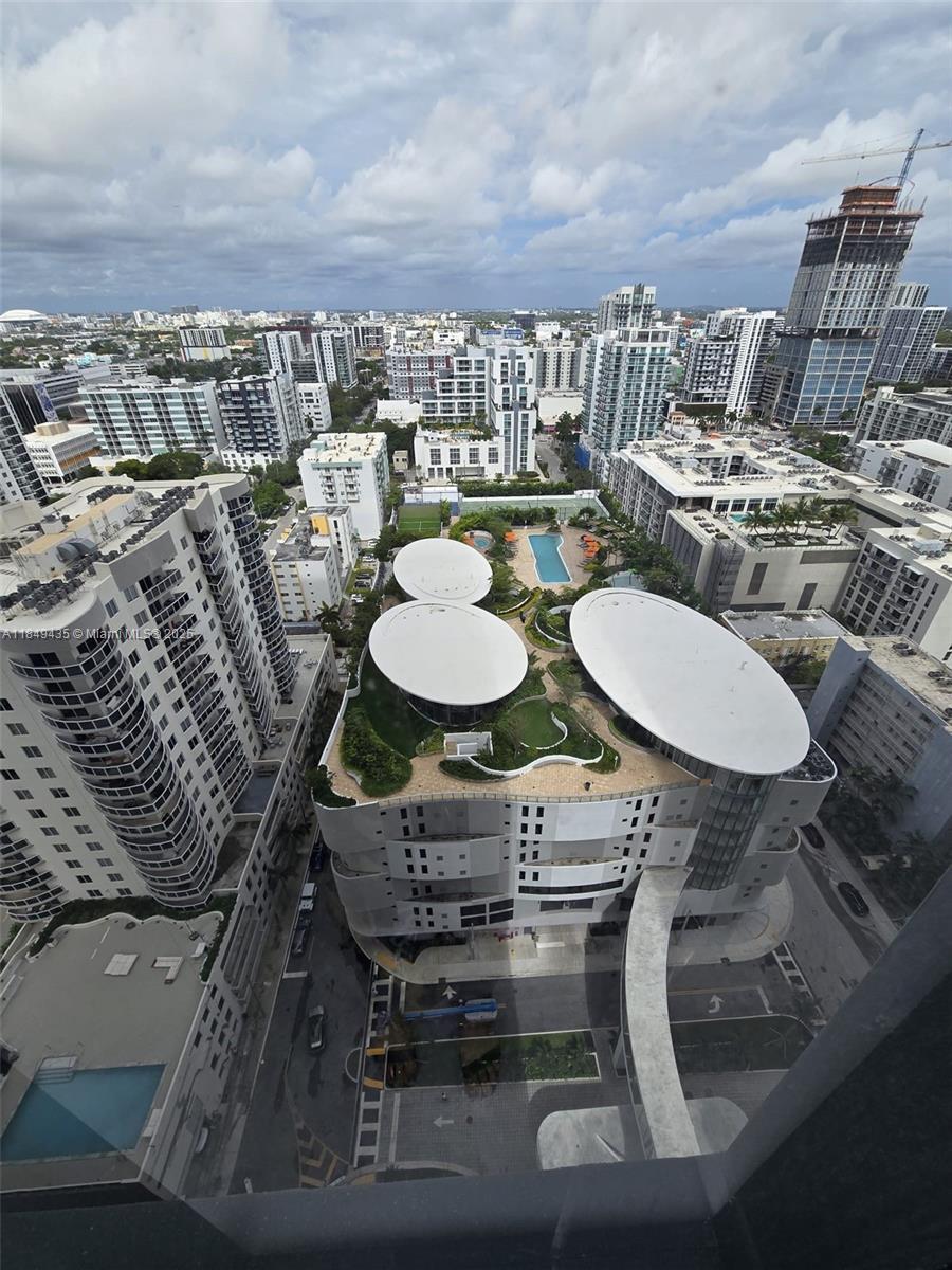 Building Photo - 700 NE 24th St