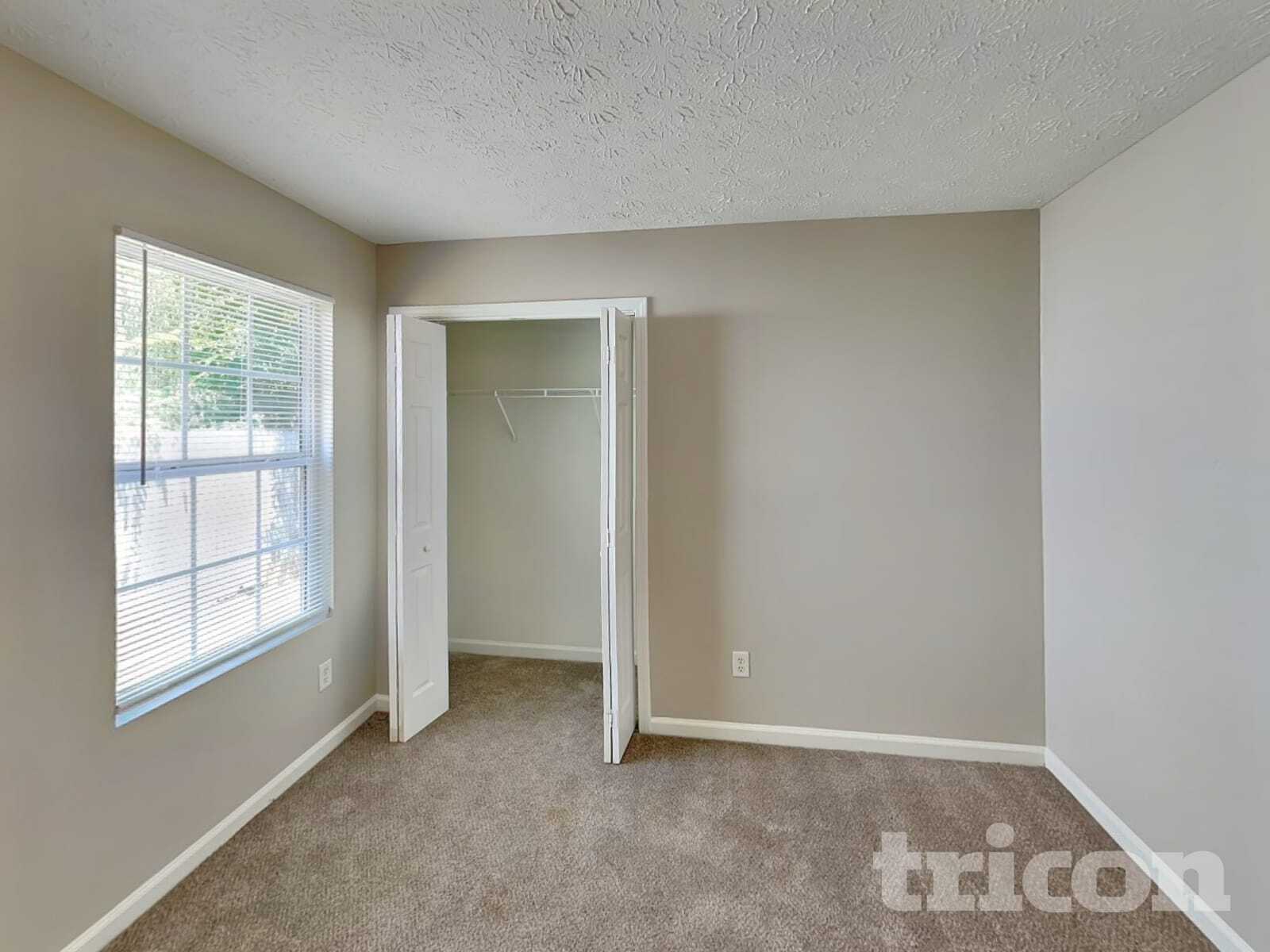 Building Photo - 300 Klinetop Dr