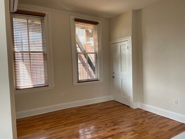 Building Photo - 1601 Shakespeare St
