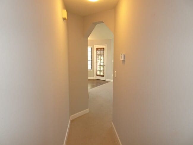 Building Photo - 85 Tahoe Ct