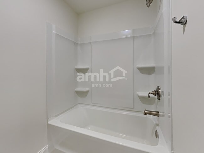 Building Photo - 5180 Hudson Vly Dr