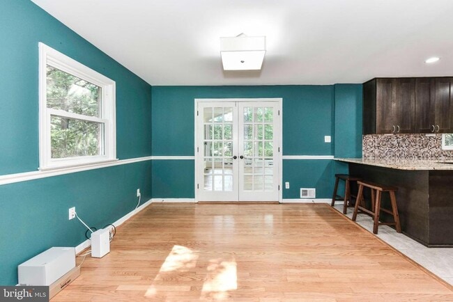 Building Photo - 9205 Hamilton Dr