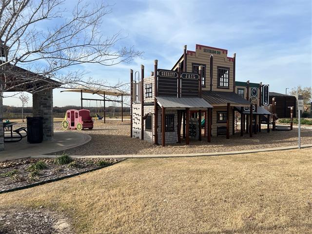 Building Photo - 10517 Breezeway Dr