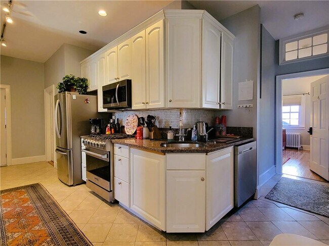 Building Photo - 92 Pelham St