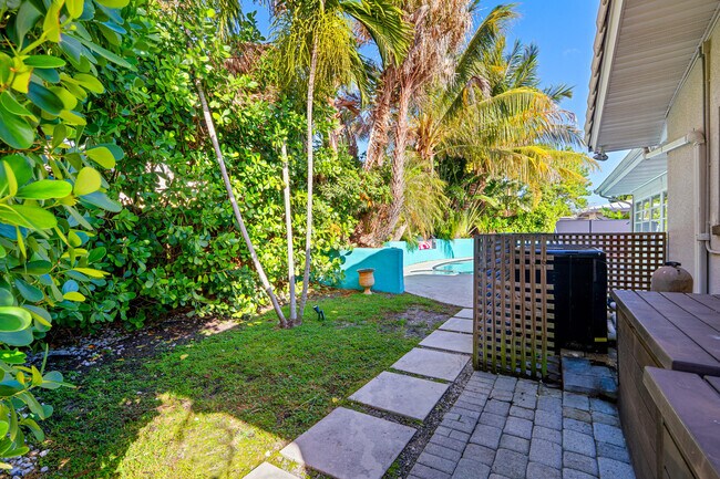 Building Photo - 113 Park Ln E