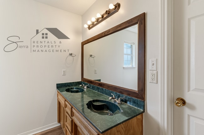 Building Photo - LIMITED-TIME MOVE-IN SPECIAL: Receive two weeks of free rent with an approved application and lea...