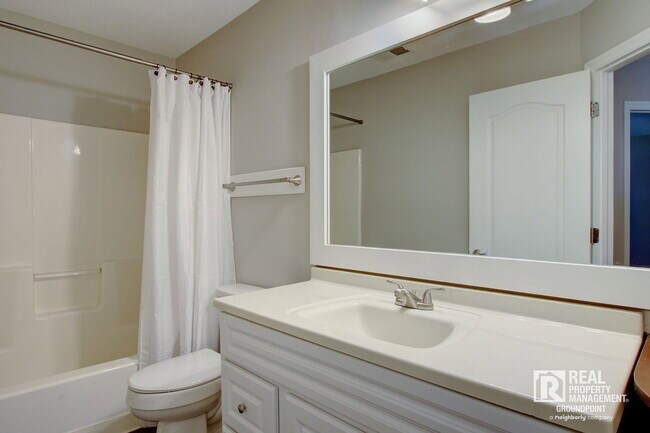 Building Photo - 121 Sioux Ct