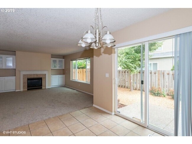 Building Photo - 3Bd/2.5Ba in a Well-Liked Bethany Neighborhood ~ Washer/Dryer Included with 2 Car Garage and Fenc...