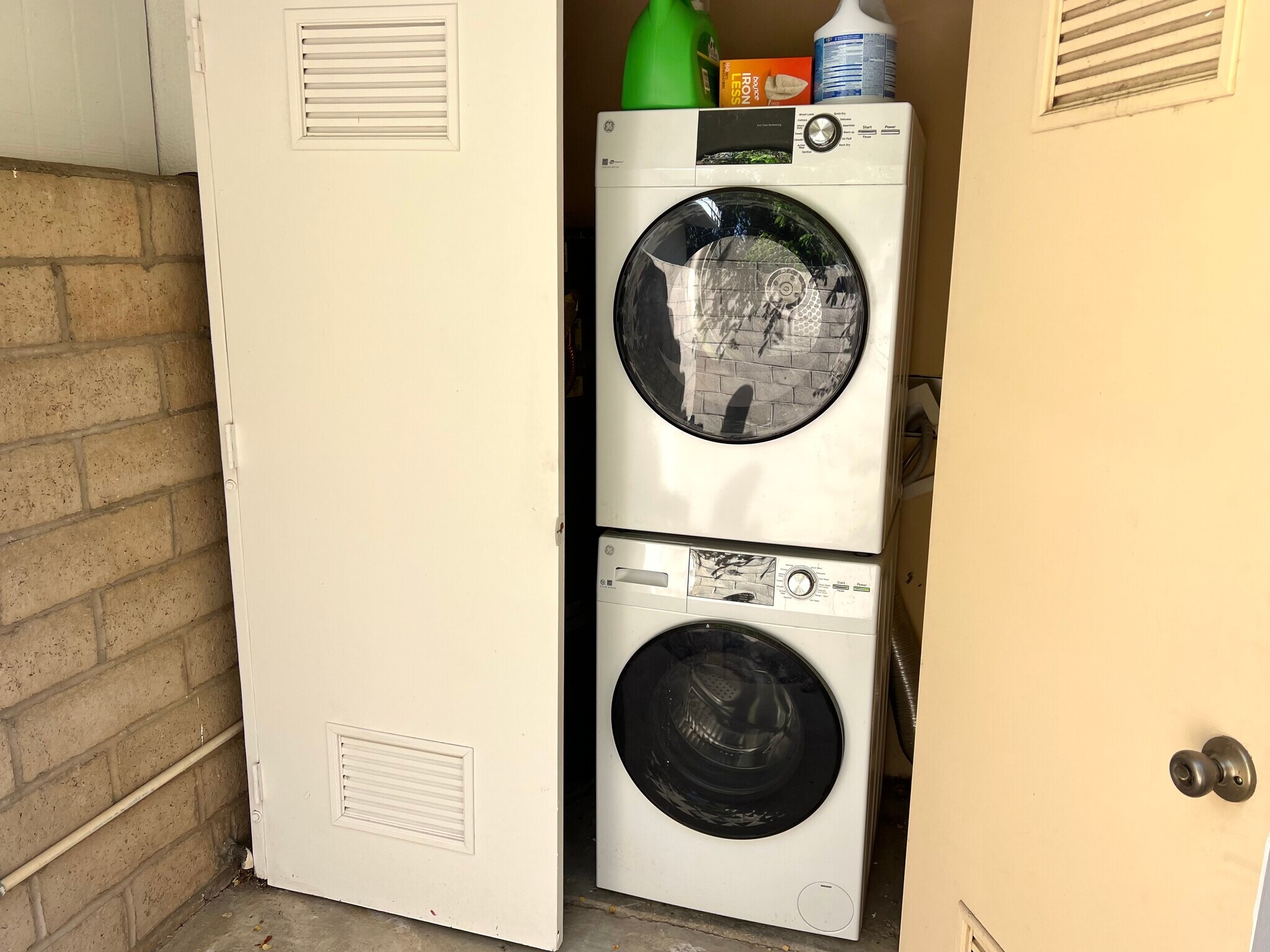 Washer dryer included - 860 E Camino Parocela