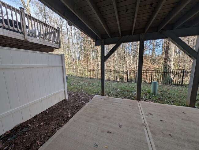 Building Photo - Pristine Townhome located in the North End Commons Community!