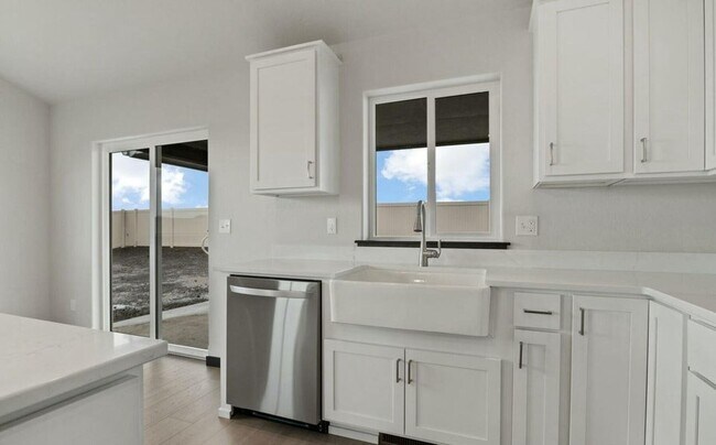 Building Photo - New Construction !